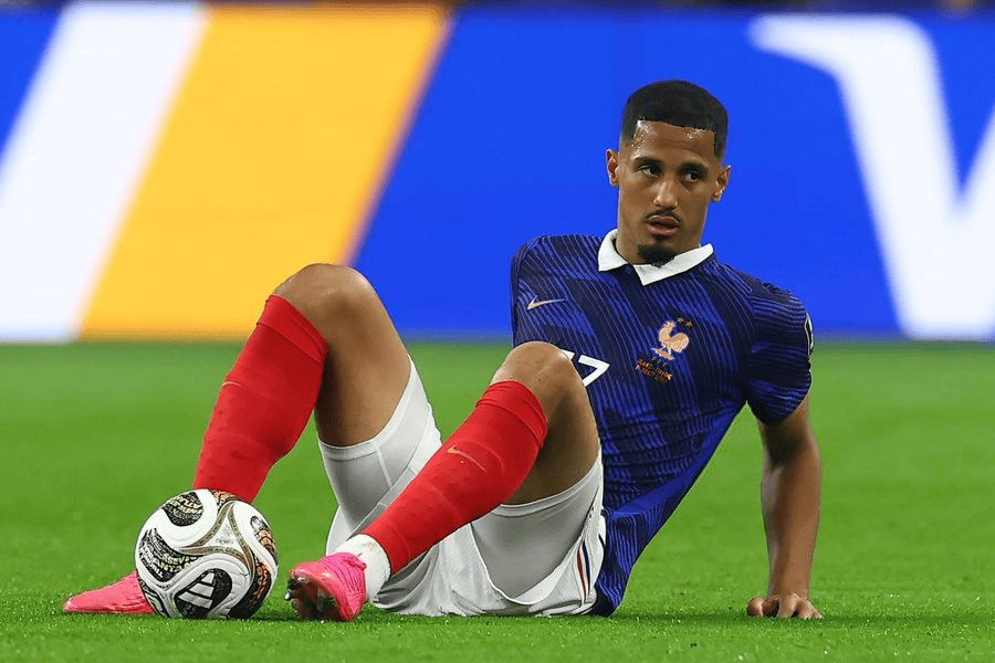 William Saliba descarta cirurgia e deve ficar afastado por meses