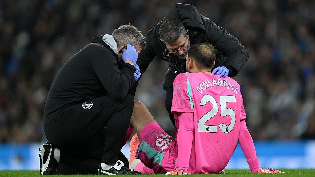 Teste na Premier League: se goleiro receber atendimento, jogador indicado deve sair do campo por um minuto em 10 segundos